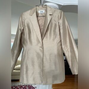 Le Suit women’s champion/ gold satin like , textured blazer/ Jacket size eight